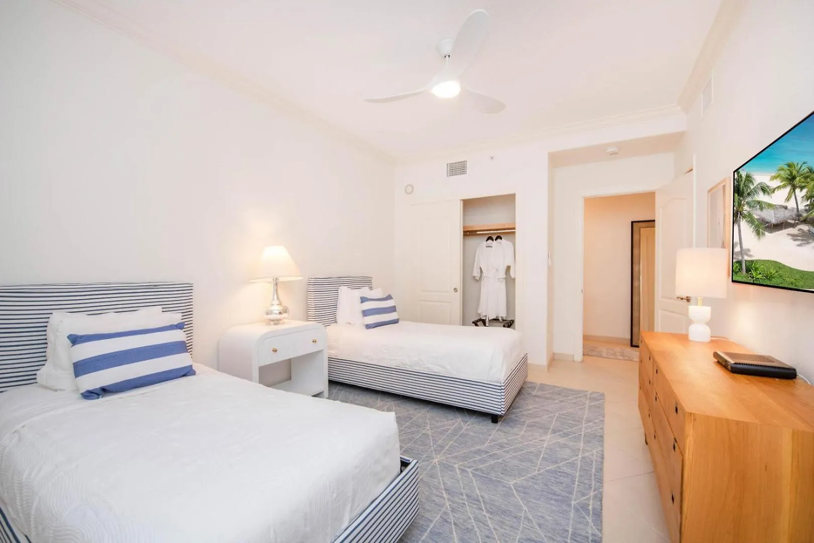ג'ורג' טאון Beachcomber 27 0*, ג'ורג' טאון איי קיימן